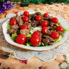 Салат "Рождественский венок" с куриной печенью