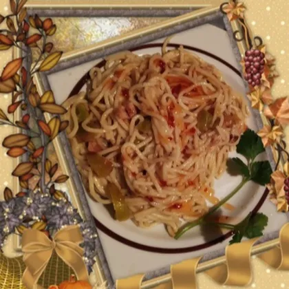 Спагетти с зелёным помидором и колбасой