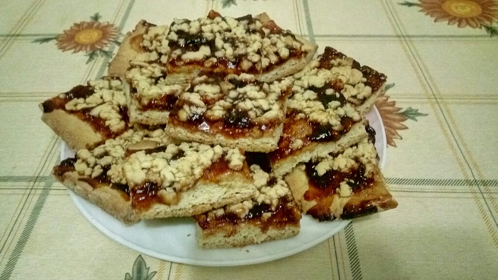 Пирожное с вареньем