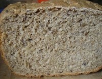 Цельнозерновой хлеб с кунжутом, семенами подсолнуха и льна