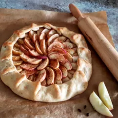 Галета с заварным кремом и яблоками