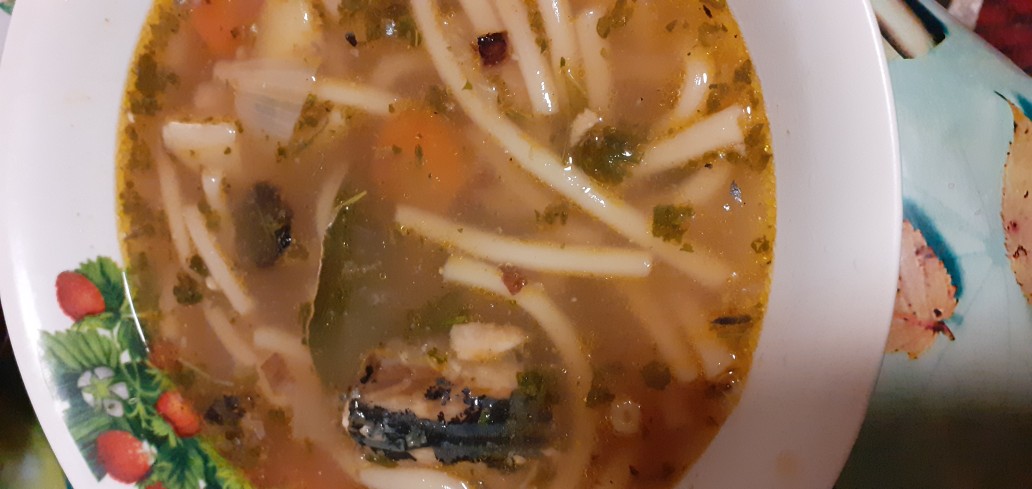 Картофельный супчик со скумбрией и лапшой