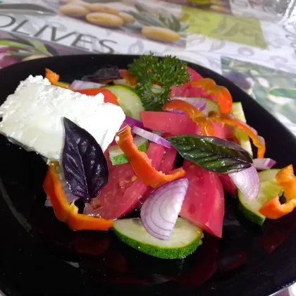 Греческий салат (адаптирован под вкусы моей семьи)