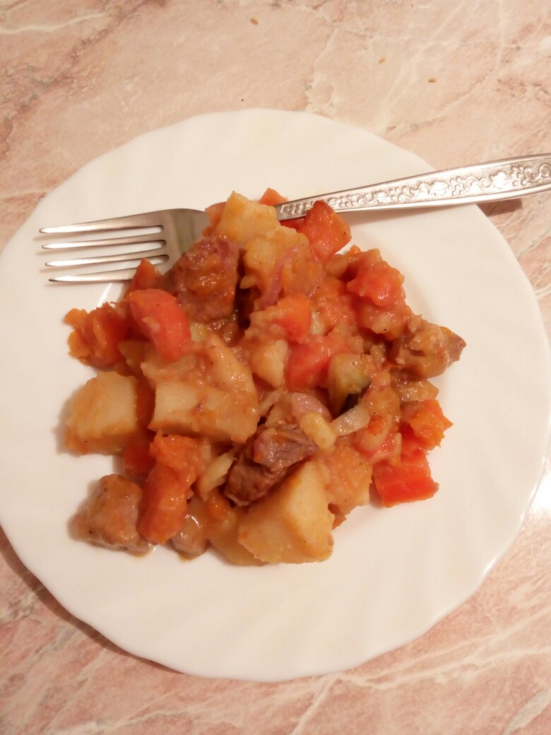 Жаркое со свининой и овощами «Пальчики оближешь»