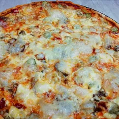 Мясная пицца с корнишонами 🍕