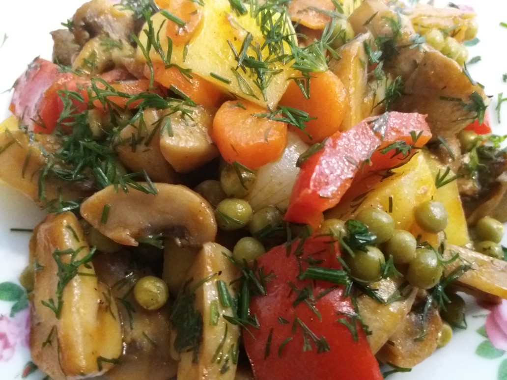 Шампиньоны с овощами