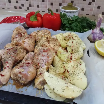 Запечённые куриные голени с картофелем