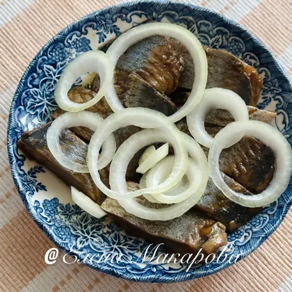 Сельдь маринованная с пряностями