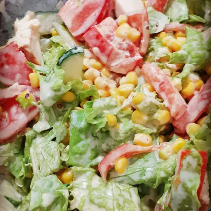Салат с копченой грудкой и овощами