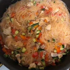 Фунчоза с курицей и овощами