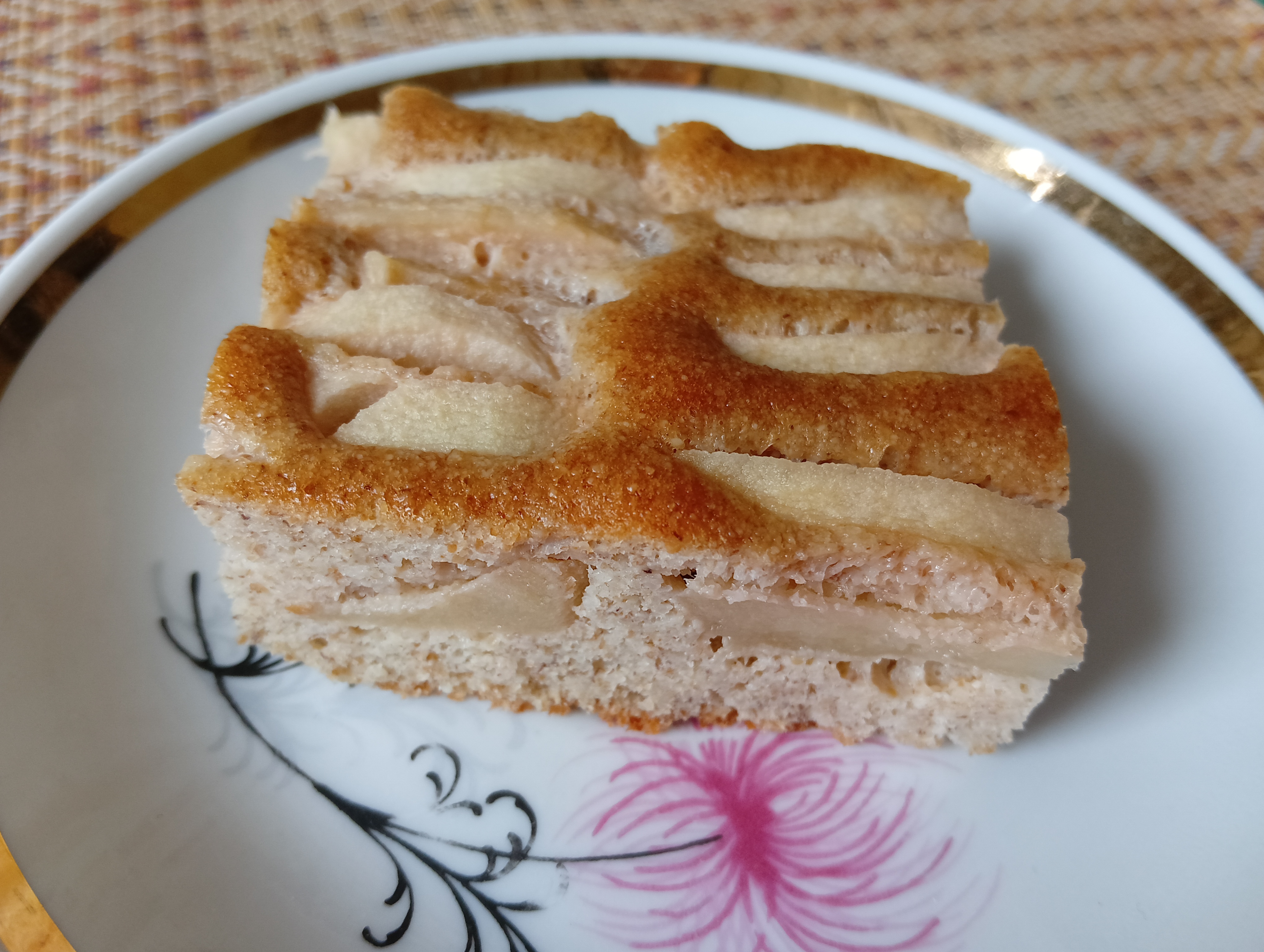 Банановая шарлотка из цельнозерновой муки без сахара
