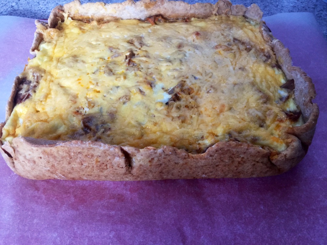 Киш с грибами и курицей