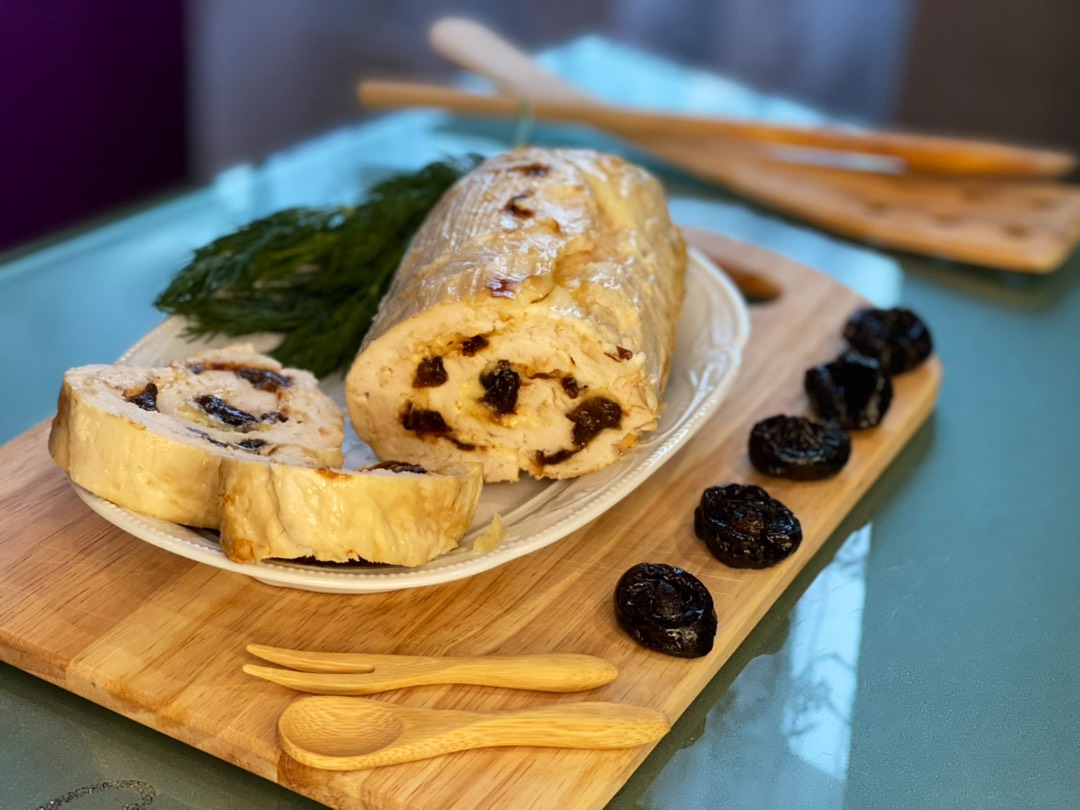 Куриный рулет с черносливом