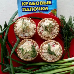 Тарталетки с крабовыми палочками и яйцом