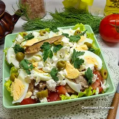 Салат со шпротами и мягким сыром 