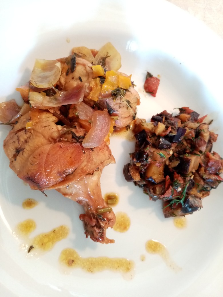 Курочка томлёная в белом вине с итальянскими пряностями