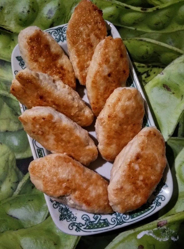 Котлеты из индейки с луком и картофелем