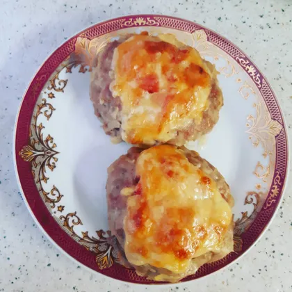 Мясо-картофельные гнезда с помидорами и сыром