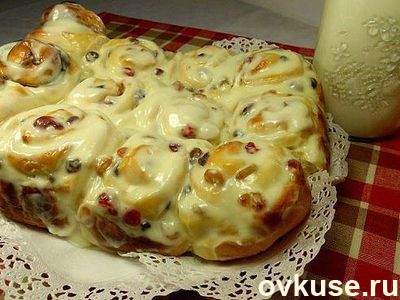 Булочки с изюмом со сливочной заливкой