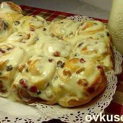 Булочки с изюмом со сливочной заливкой