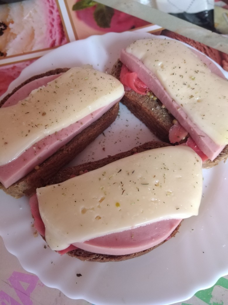 Горячие бутерброды с плавленным сыром - 6 пошаговых фото в рецепте
