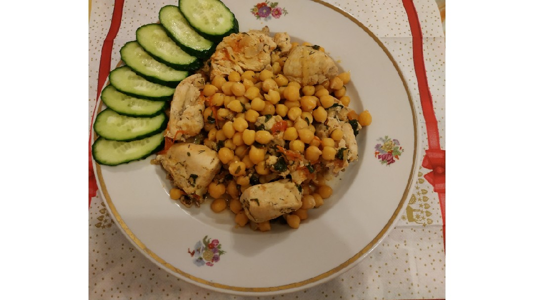 Тушёная куриная грудка с НУТОМ