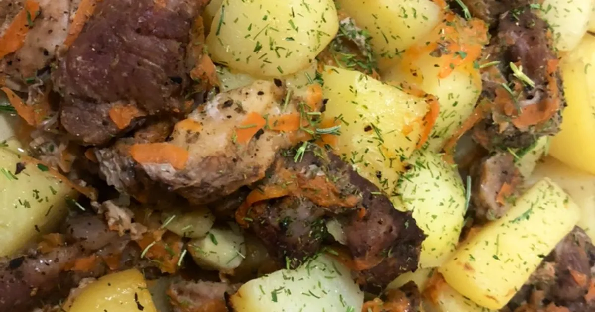 Картошка с мясом и грибами в духовке