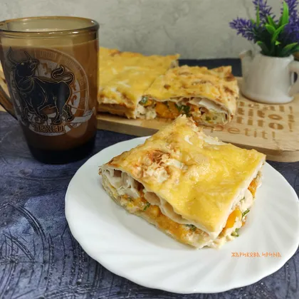 Пирог из лаваша с курицей и помидорами 