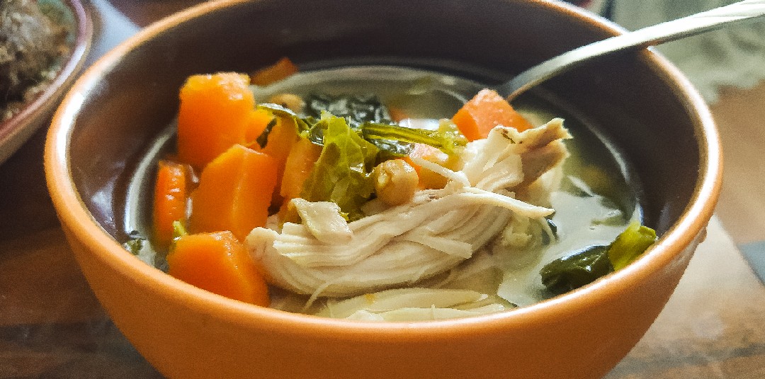 Куриный суп с зеленым горошком и плавленым сыром