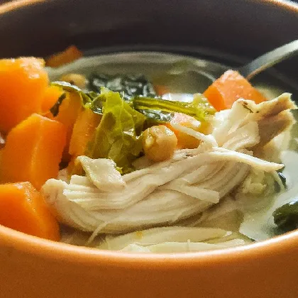 Куриный суп с бататом и зеленью