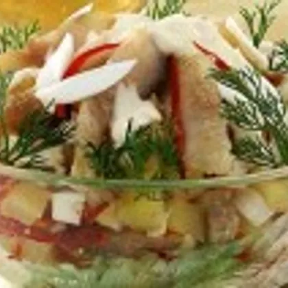 Салат рыбный с маринованным перцем