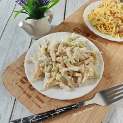 Салат с кальмарами, огурцом и сыром