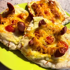 Слойки с сосисками и картофельным пюре