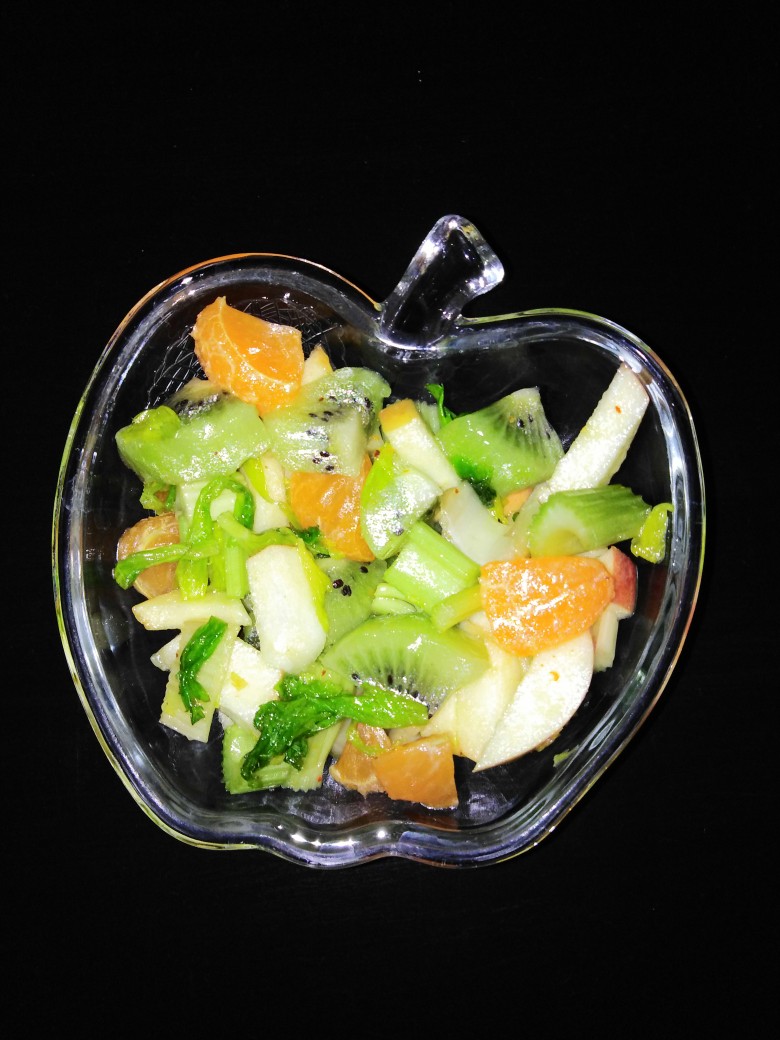 Фруктовый салат с сельдереем