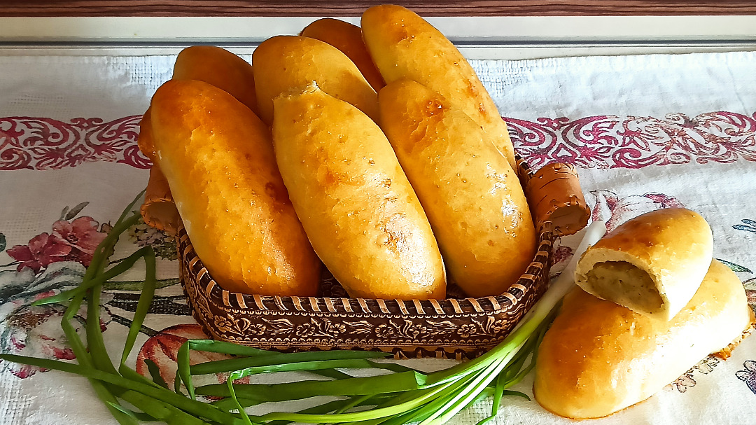 Домашние пирожки с яблоками из дрожжевого теста в духовке рецепт с фото пошагово
