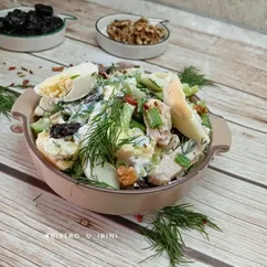 Салат из отварной курицы с йогуртом