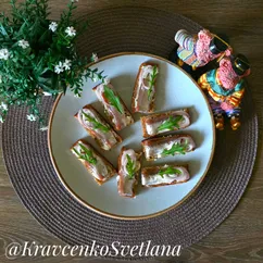 Закусочные бутерброды с килькой