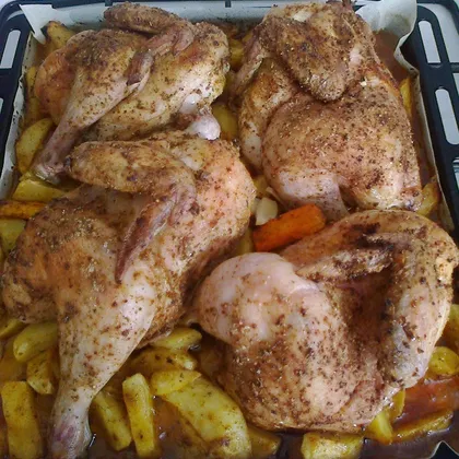 Курица запеченая в духовке с картошкой