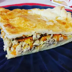 Мясной пирог из слоёного теста