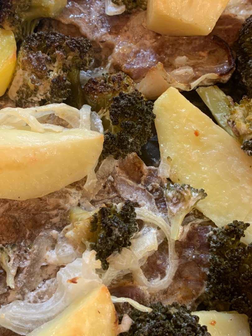 Запеченные свиные отбивные с сыром и грибами, рецепт с фото — конференц-зал-самара.рф