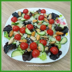 Овощной салат с мидиями