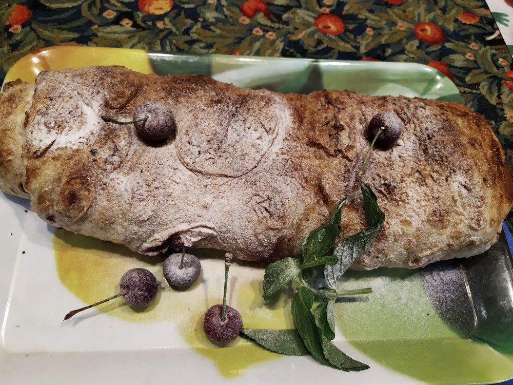 Вишневый пирог из лаваша