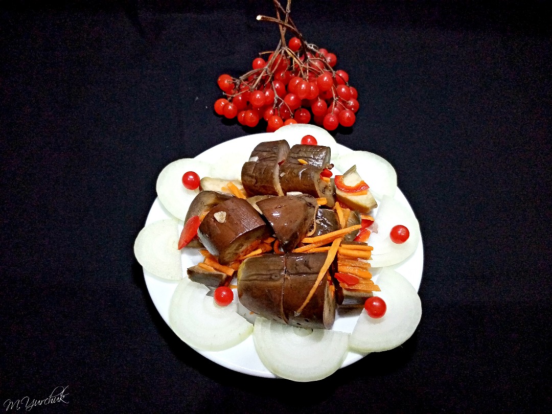 Баклажаны квашеные с морковью и чесноком