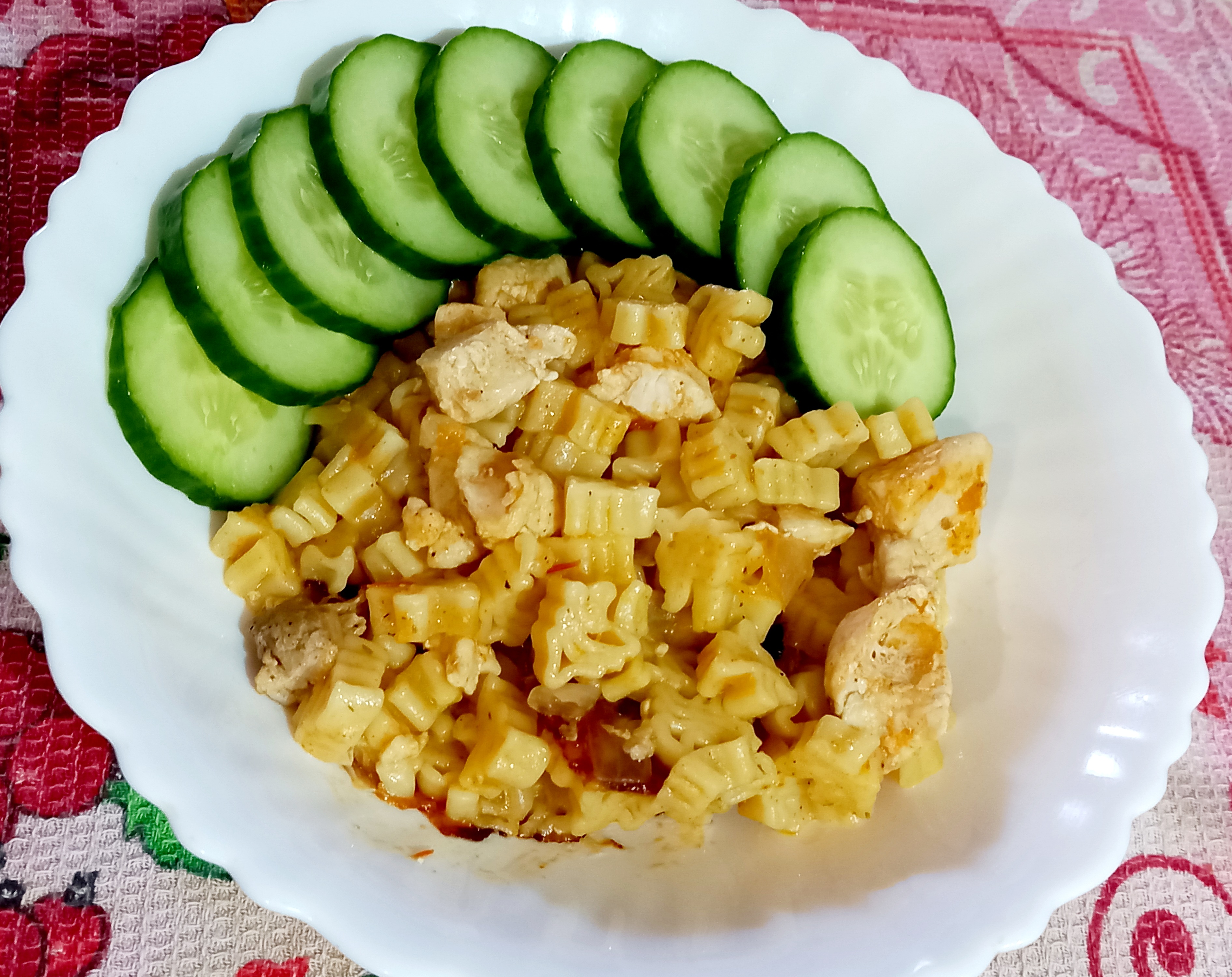 Куриная грудка с макаронами