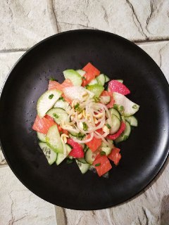 Салат с красной рыбой