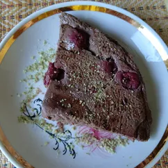 Шоколадный омлет с вишней