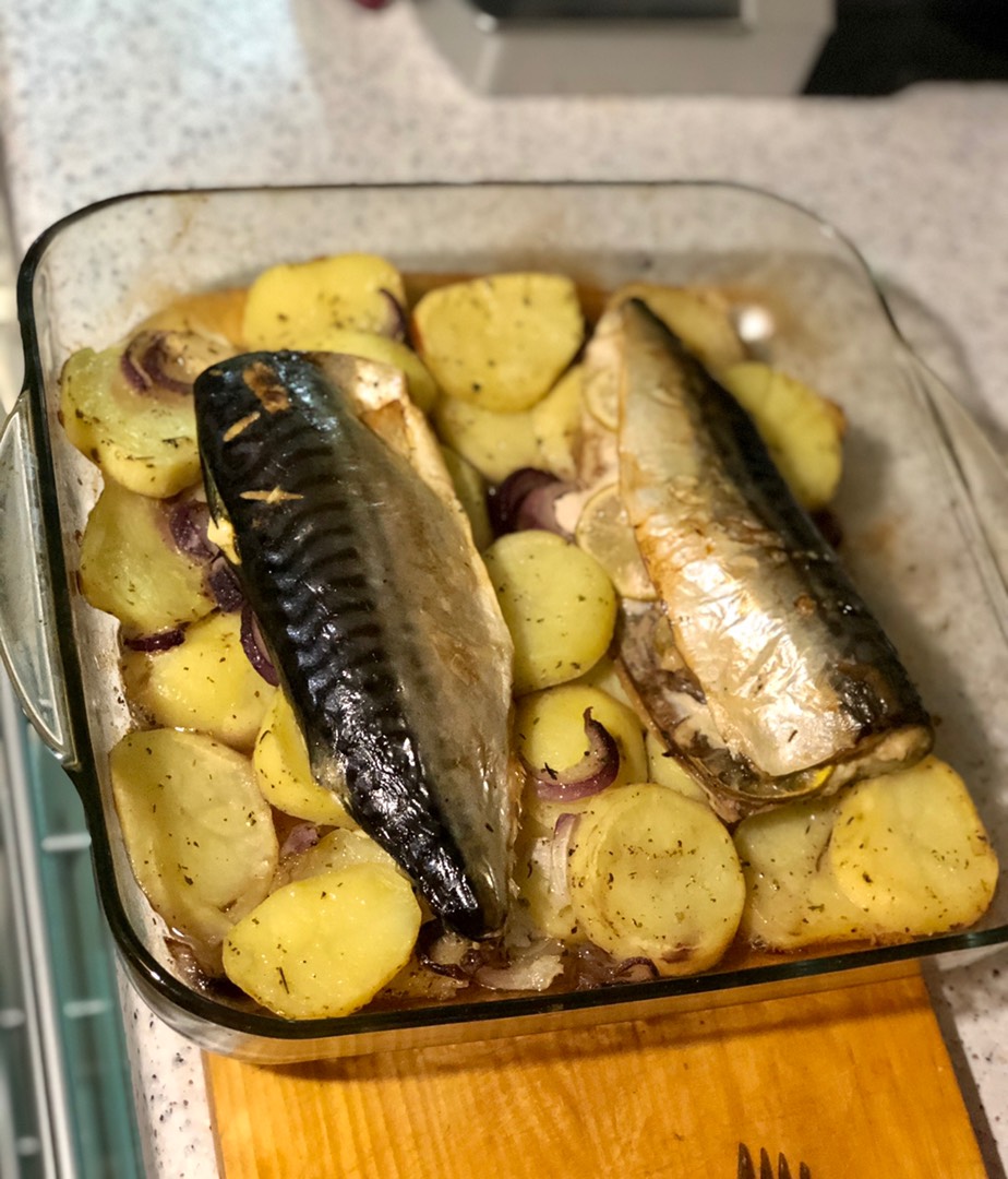 Запечённая скумбрия на картофельной подушке 🔥