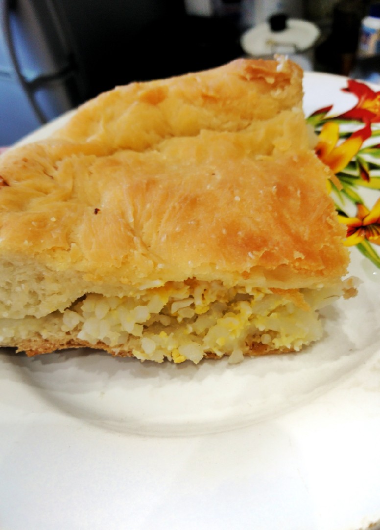 Пирог с рисом и яйцом