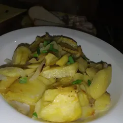 Картофель🥔 жаренный с луком