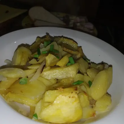 Картофель🥔 жаренный с луком